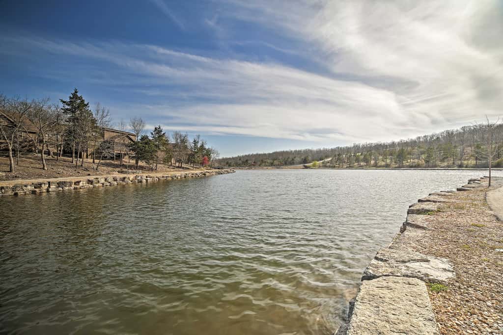 6 Mi to Branson Strip: Resort Condo w/ Perks