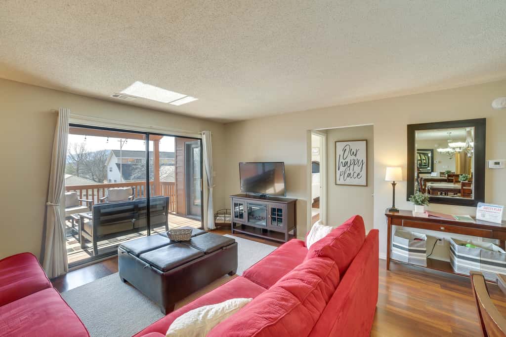 Golfer’s Oasis w/ Pools! 3 Mi to Table Rock Lake