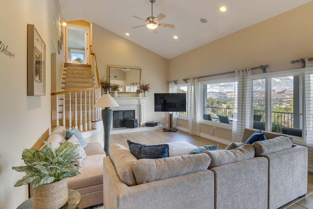 Amazing Mtn & City Views! Simi Valley Hideaway