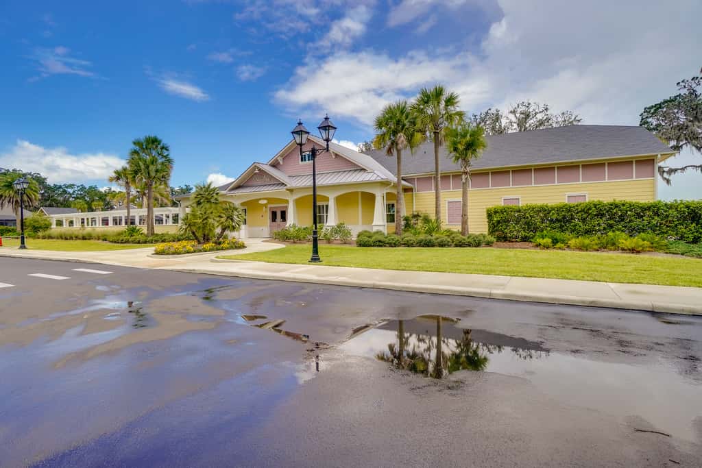 Easy Pool Access & Private Patio! DeLuna Villa