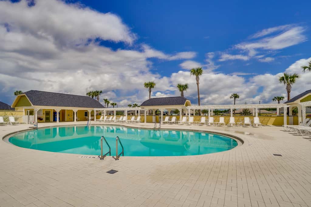 Easy Pool Access & Private Patio! DeLuna Villa