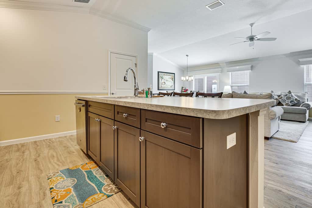 Easy Pool Access & Private Patio! DeLuna Villa