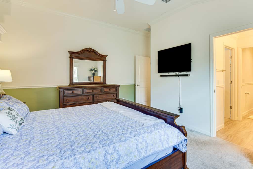 Easy Pool Access & Private Patio! DeLuna Villa