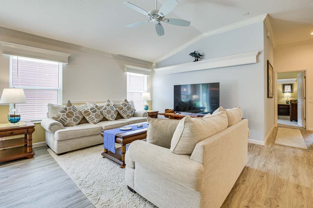 Easy Pool Access & Private Patio! DeLuna Villa