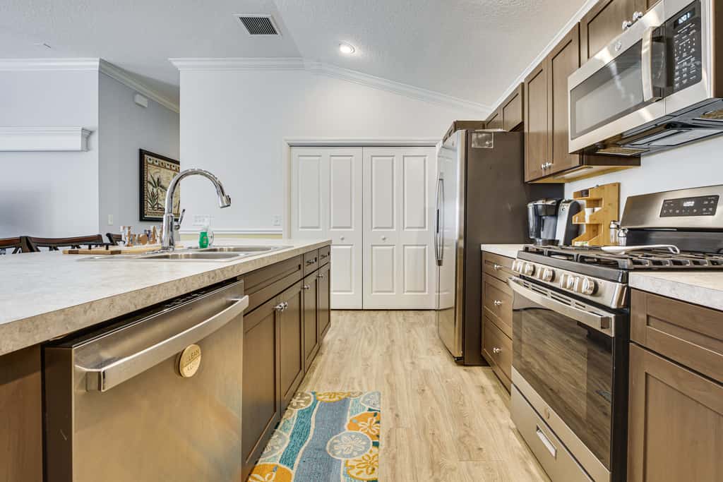 Easy Pool Access & Private Patio! DeLuna Villa