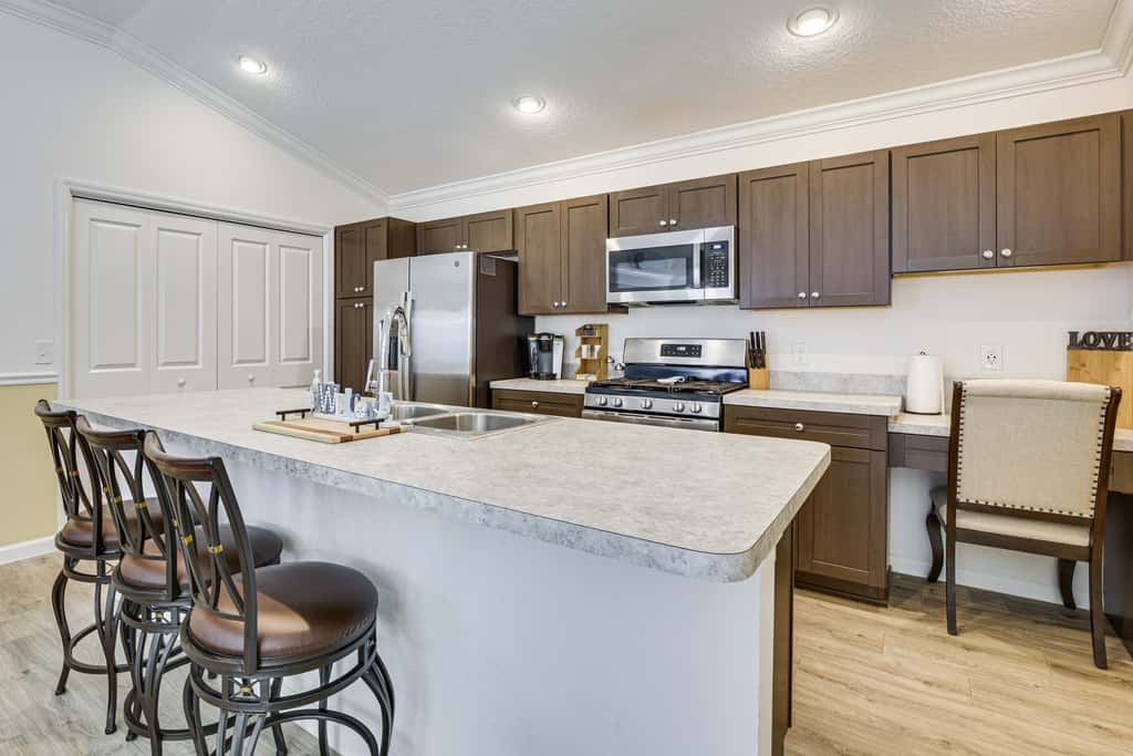 Easy Pool Access & Private Patio! DeLuna Villa