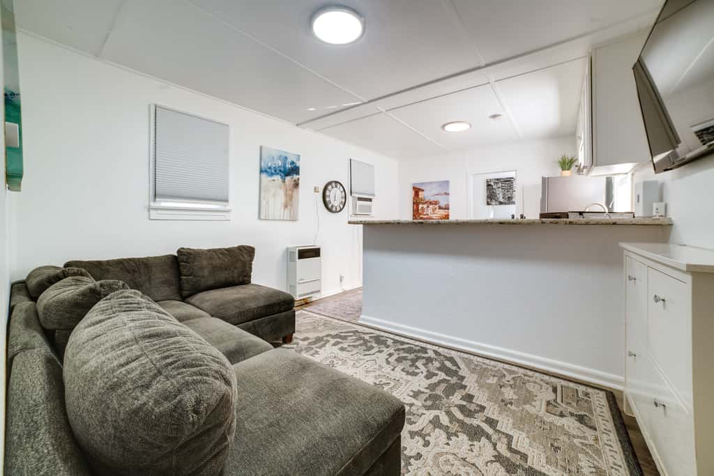 1/2 Mi to Dtwn! Nurse-Ready Rental in Riverside