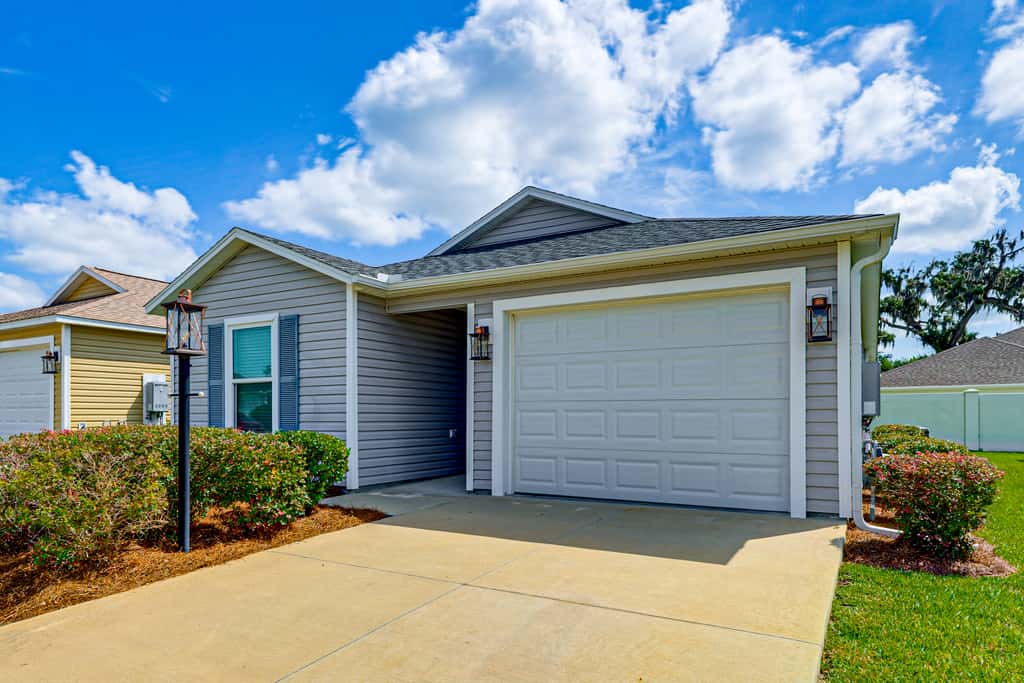 Community Pools, Golf & More! Home in The Villages
