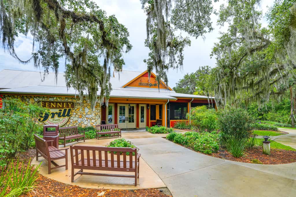 Community Pools, Golf & More! Home in The Villages