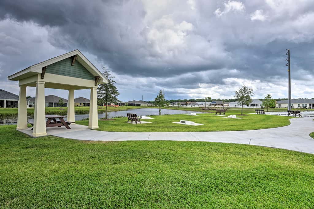 Community Pools, Golf & More! Home in The Villages