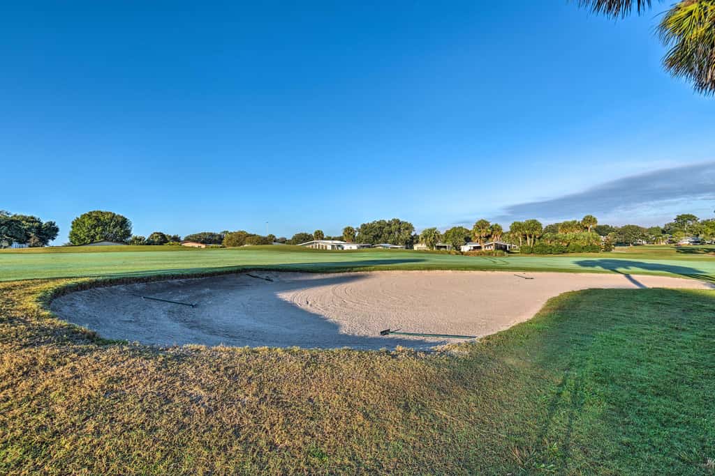 Lovely Lady Lake Home w/ Resort Amenities & Lanai!