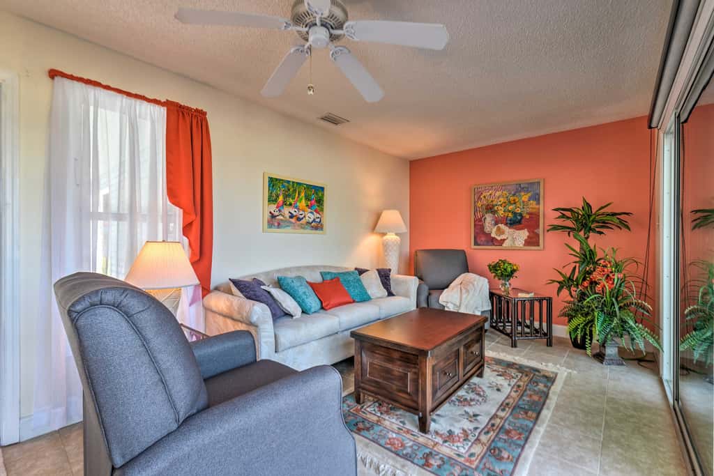 Lovely Lady Lake Home w/ Resort Amenities & Lanai!