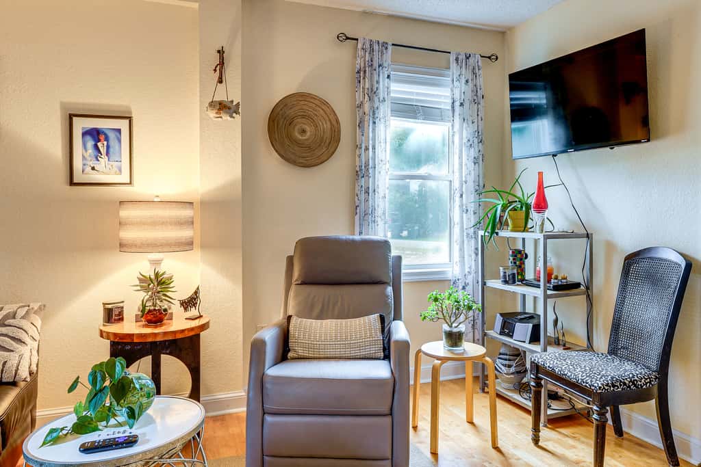 Nags Head Apt with Patio - 1/2 Mile Walk to Beach!