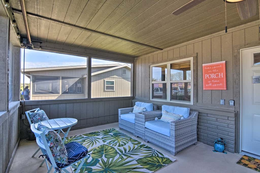 Resort Cabin w/ Nearby Pool & Lake Access!