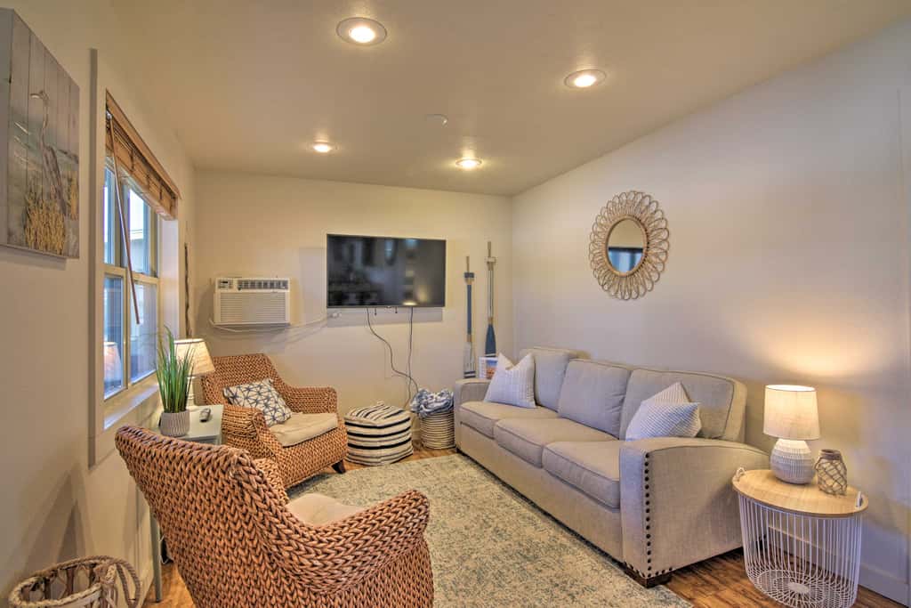 Resort Cabin w/ Nearby Pool & Lake Access!