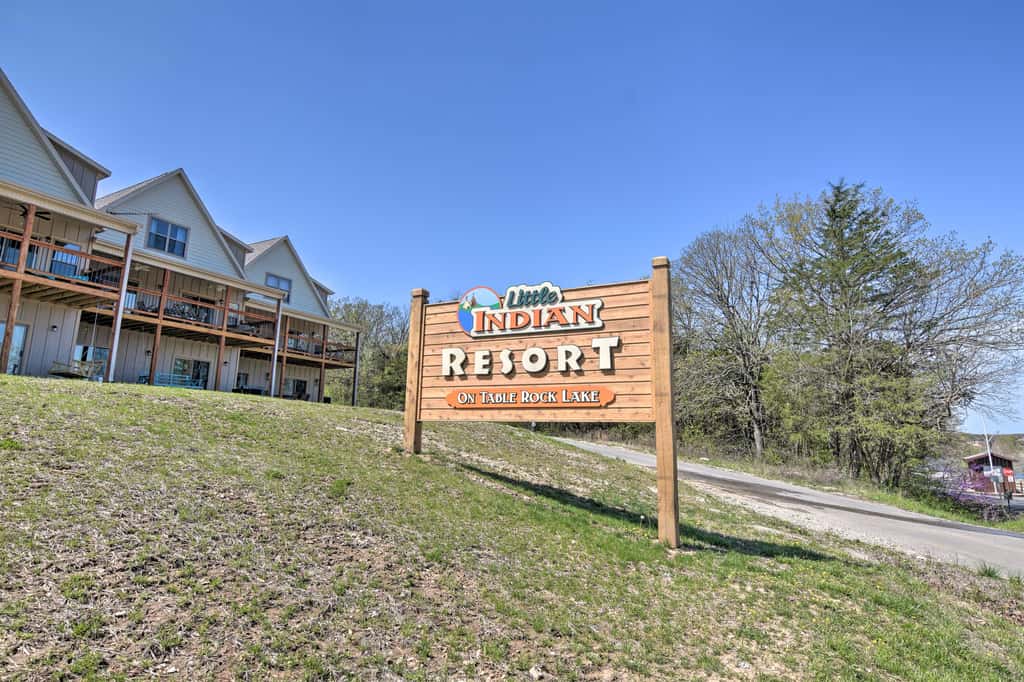Resort Cabin w/ Nearby Pool & Lake Access!