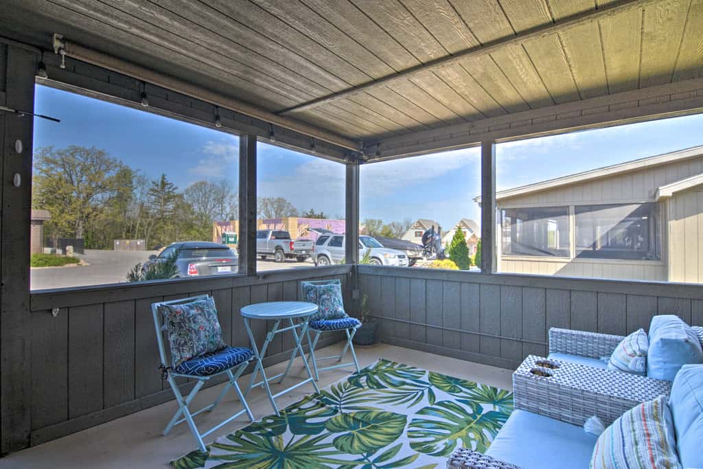Resort Cabin w/ Nearby Pool & Lake Access!