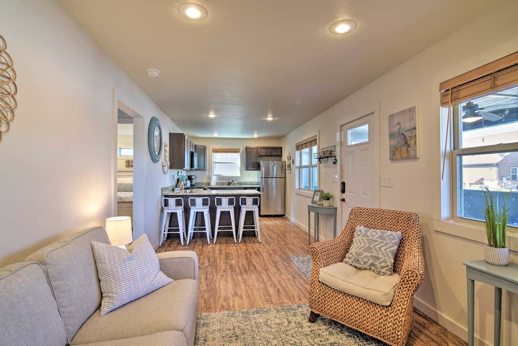 Resort Cabin w/ Nearby Pool & Lake Access!