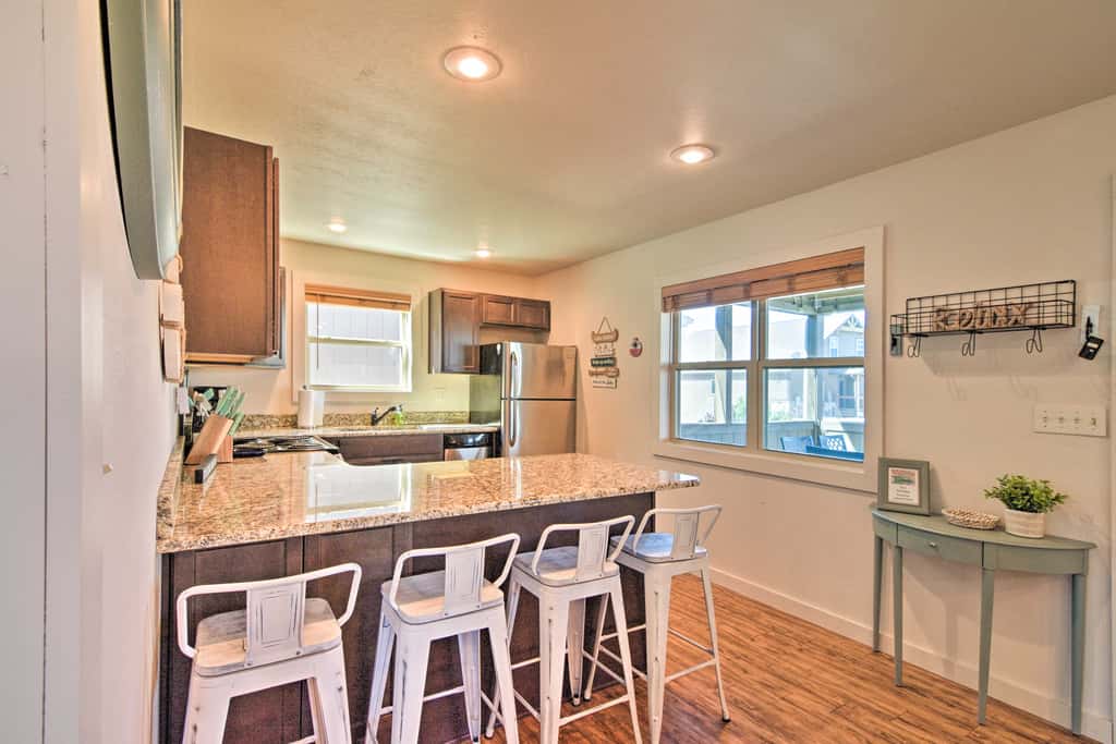 Resort Cabin w/ Nearby Pool & Lake Access!