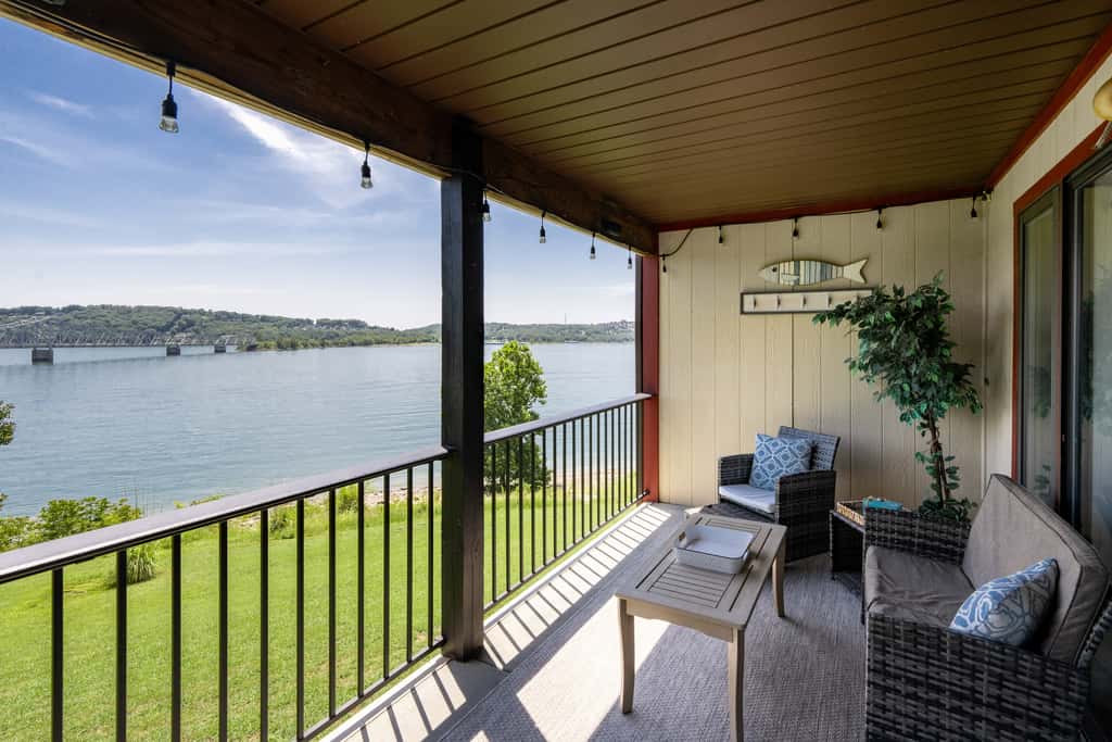Waterfront Pool! Near SDC - Step-Free Access!