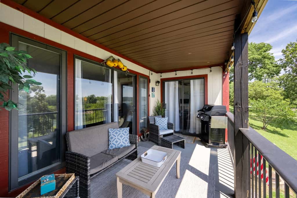 Waterfront Pool! Near SDC - Step-Free Access!