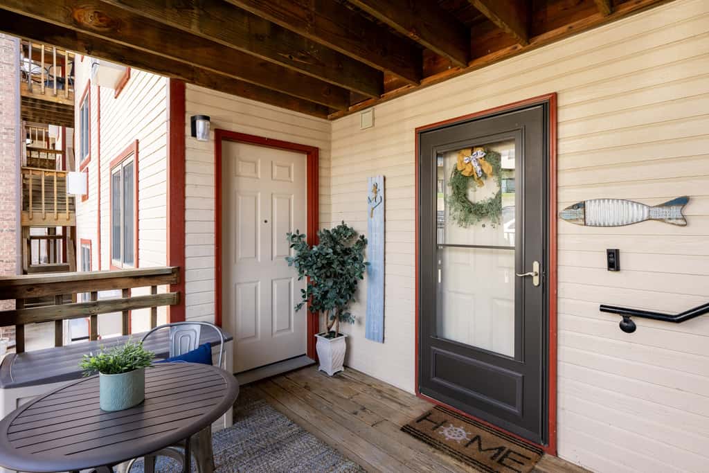Waterfront Pool! Near SDC - Step-Free Access!