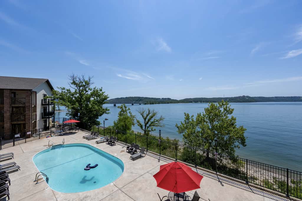 Waterfront Pool! Near SDC - Step-Free Access!