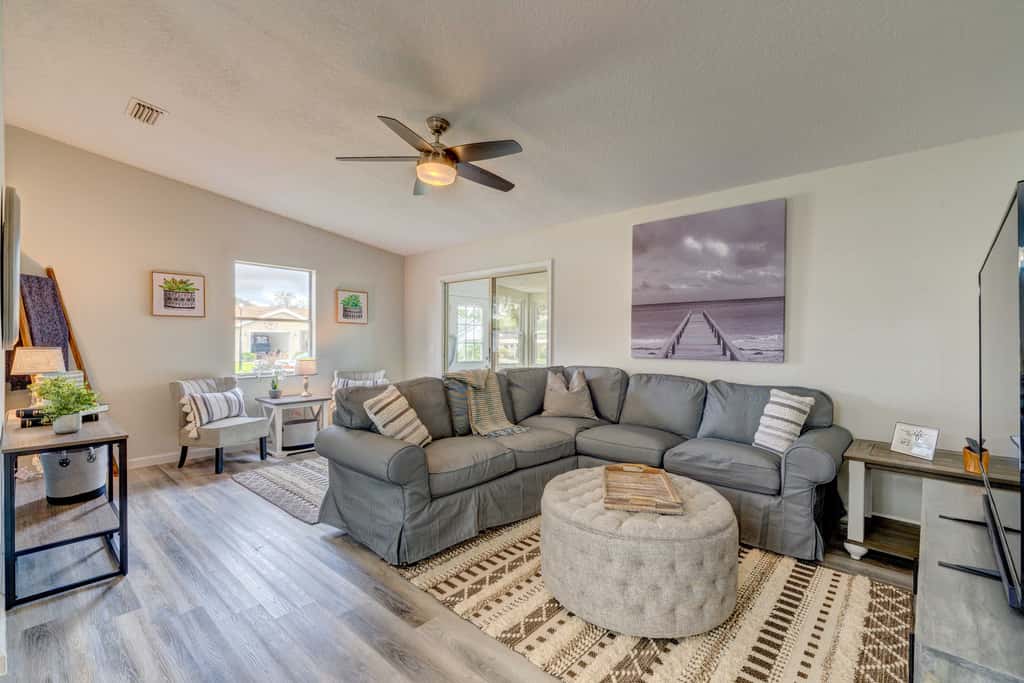 Peaceful Lady Lake Home w/ Screened-In Porch!