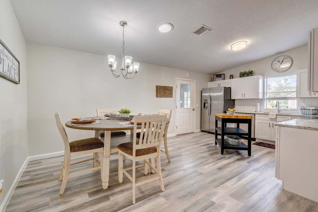 Peaceful Lady Lake Home w/ Screened-In Porch!
