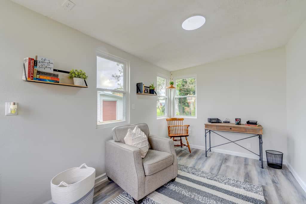 Peaceful Lady Lake Home w/ Screened-In Porch!