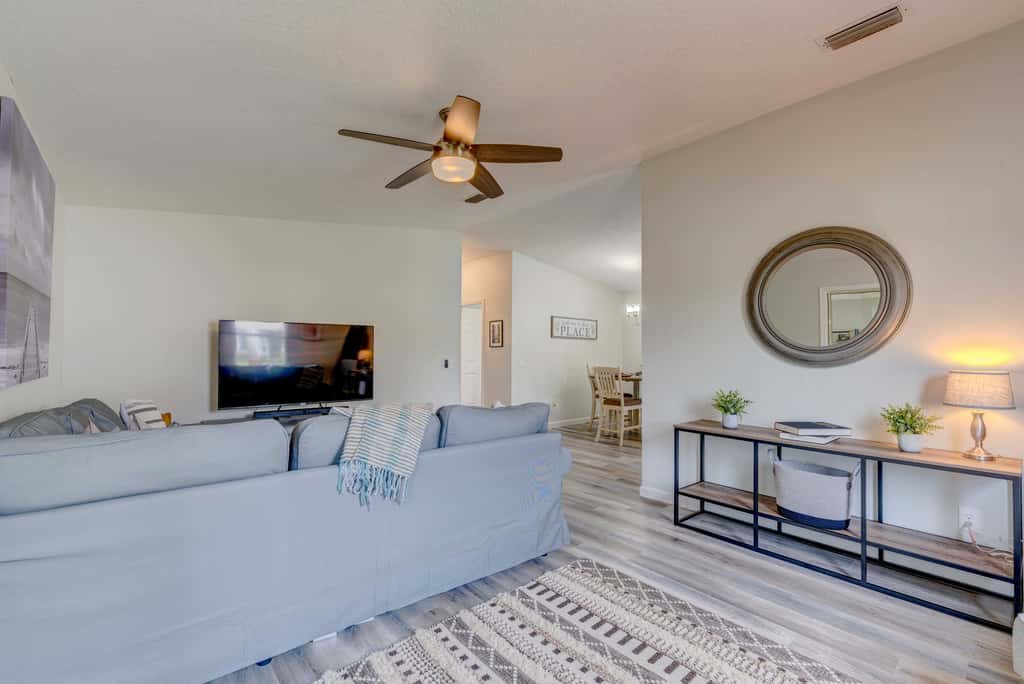 Peaceful Lady Lake Home w/ Screened-In Porch!