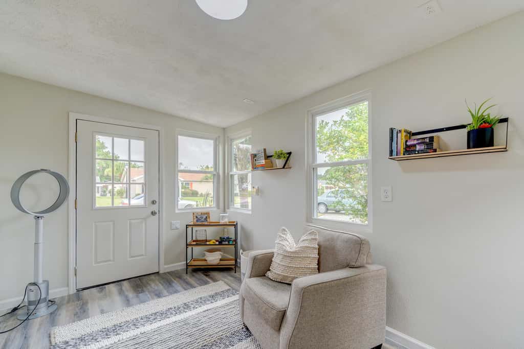 Peaceful Lady Lake Home w/ Screened-In Porch!