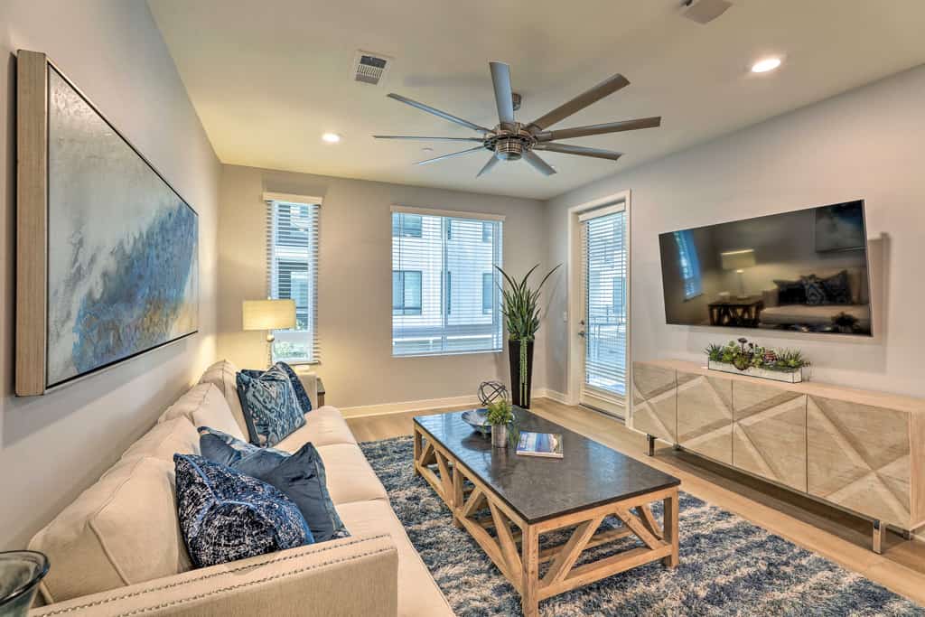 Modern Irvine Condo w/ Pool - 7 Mi to Beach!