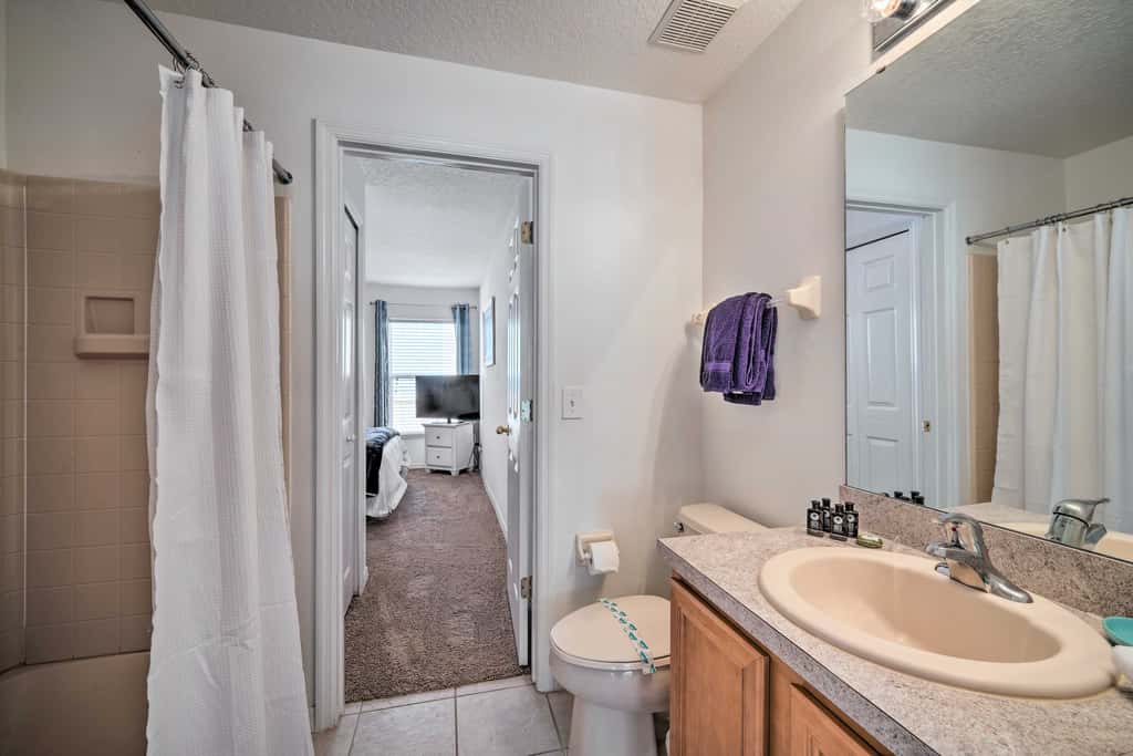 Pool + Lanai: Emerald Isle Resort Home!