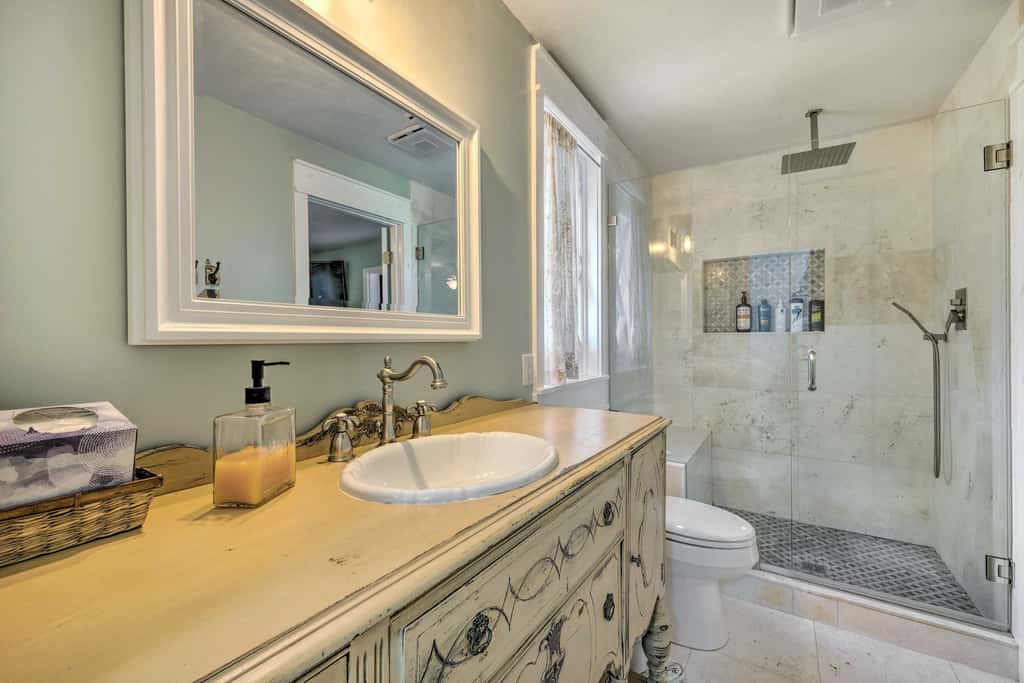 Walk to Mount Dora Historic District: Cozy Home!