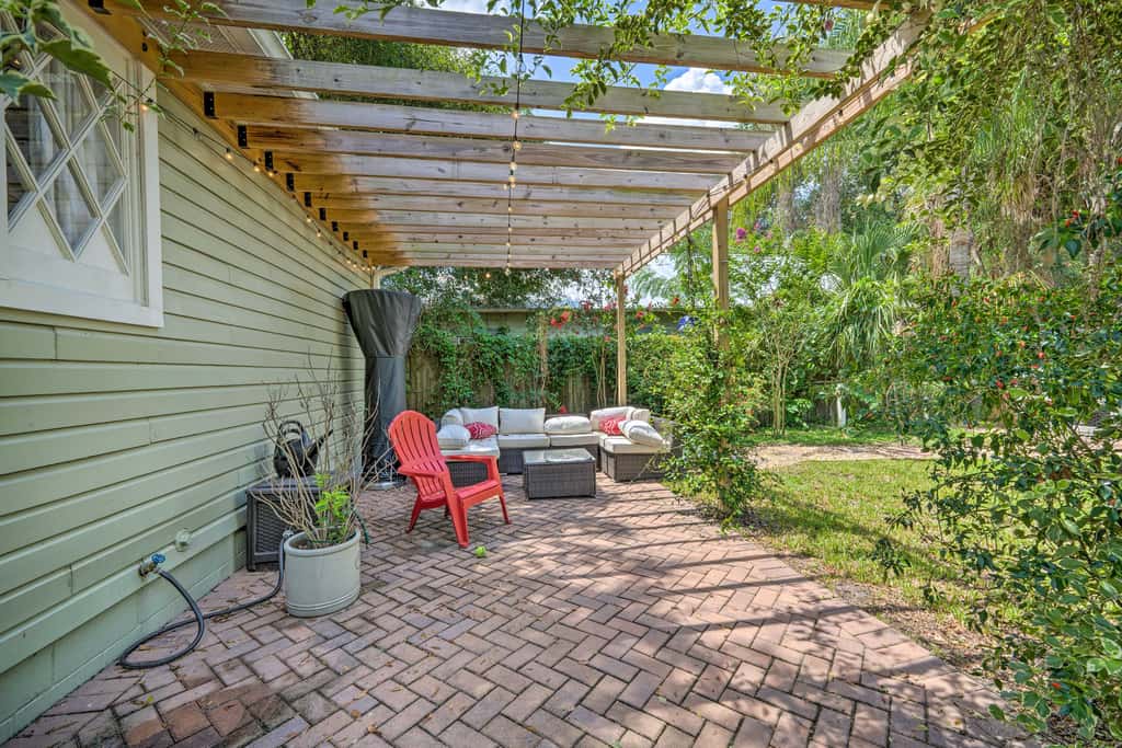 Walk to Mount Dora Historic District: Cozy Home!