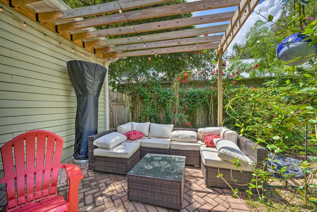 Walk to Mount Dora Historic District: Cozy Home!