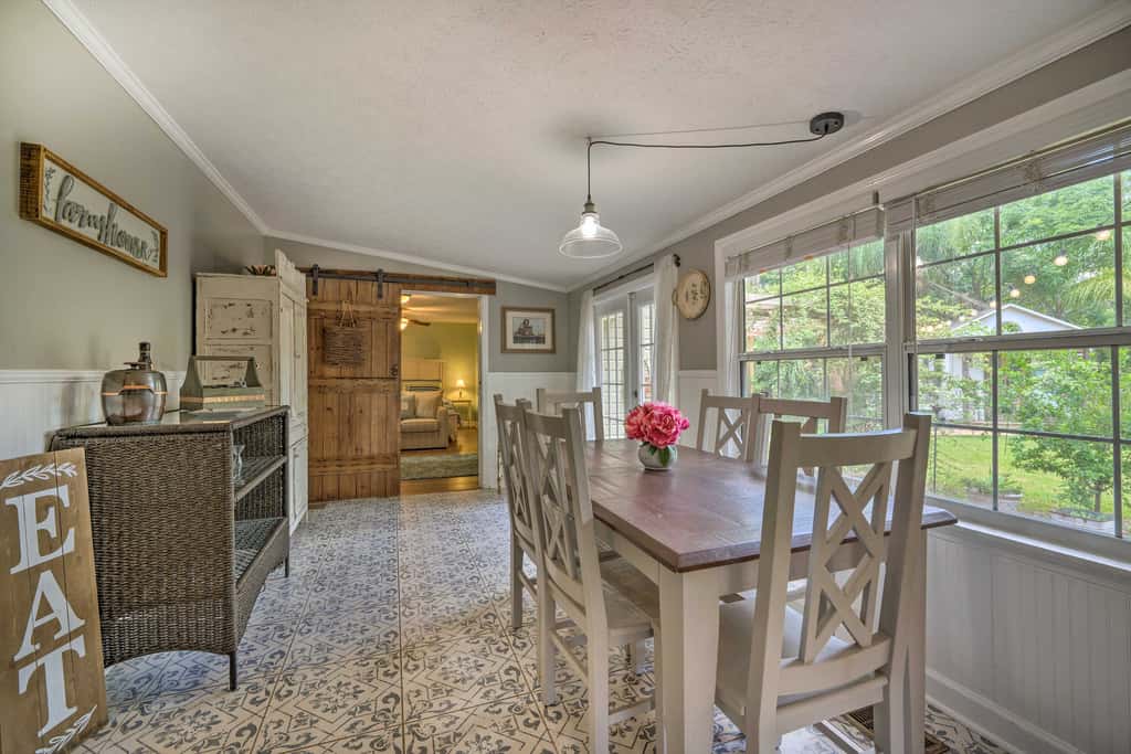 Walk to Mount Dora Historic District: Cozy Home!