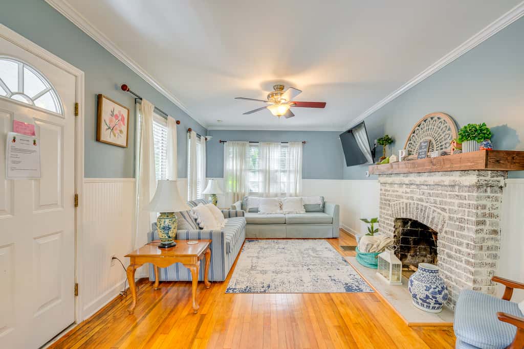 Walk to Mount Dora Historic District: Cozy Home!