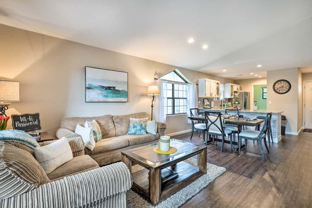 Walk to 76 Strip! Pet-Friendly Branson Retreat
