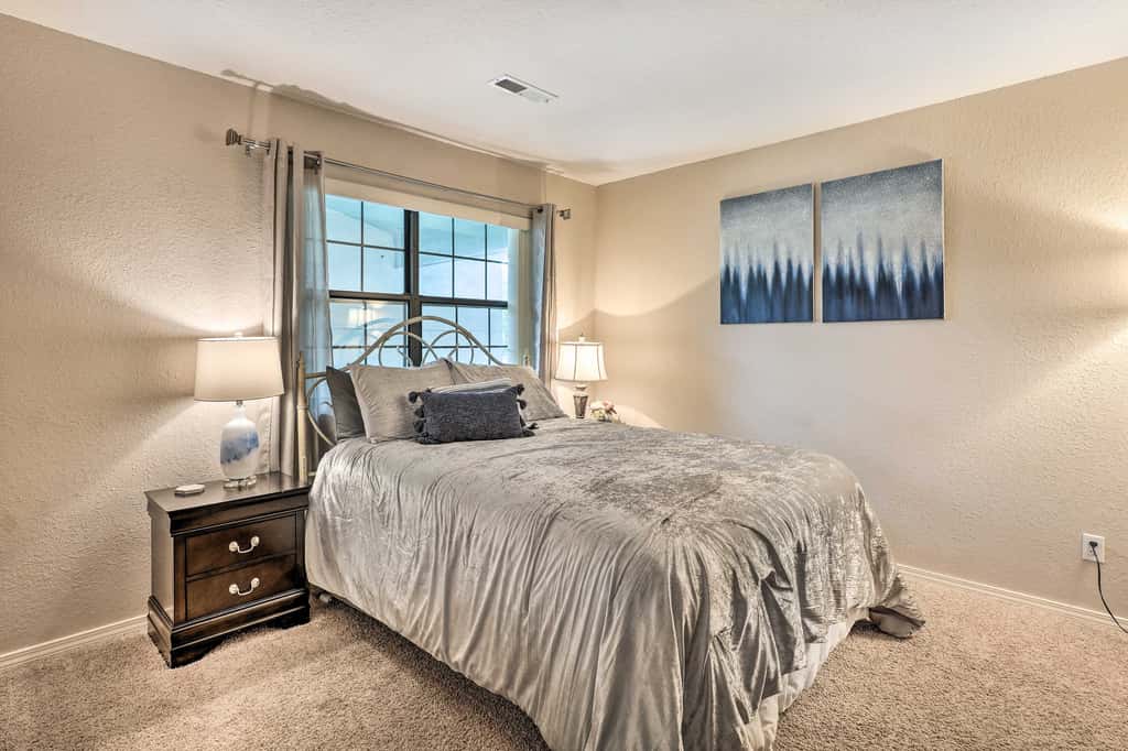 Walk to 76 Strip! Pet-Friendly Branson Retreat