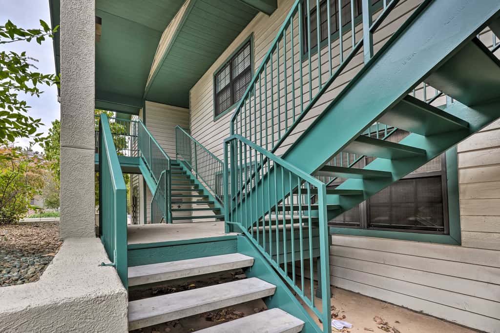 Walk to 76 Strip! Pet-Friendly Branson Retreat