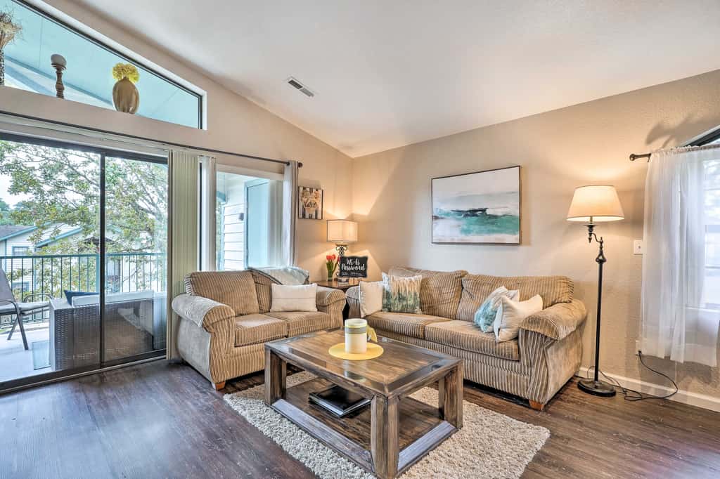 Walk to 76 Strip! Pet-Friendly Branson Retreat