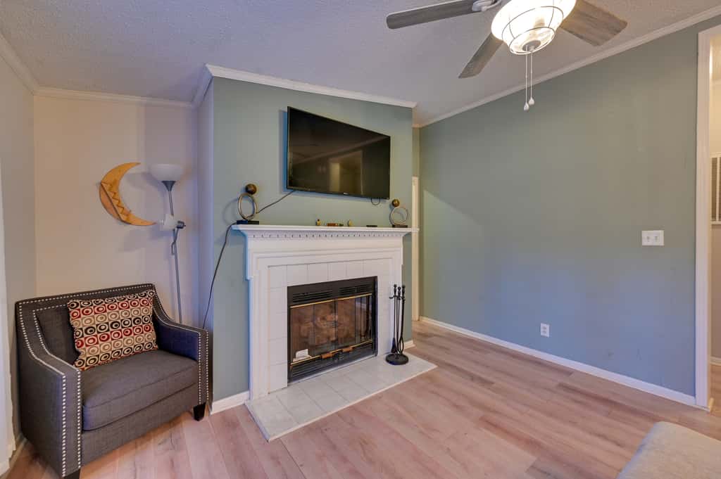 9 Mi to ECU: Pet-Friendly Greenville Home w/ Deck