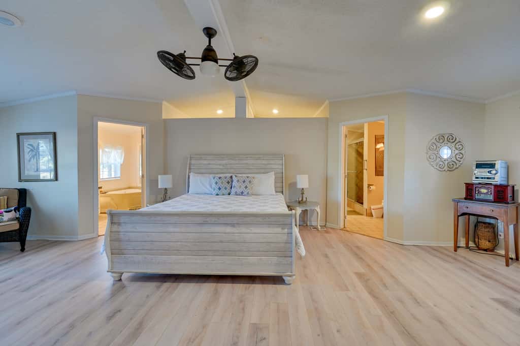 9 Mi to ECU: Pet-Friendly Greenville Home w/ Deck