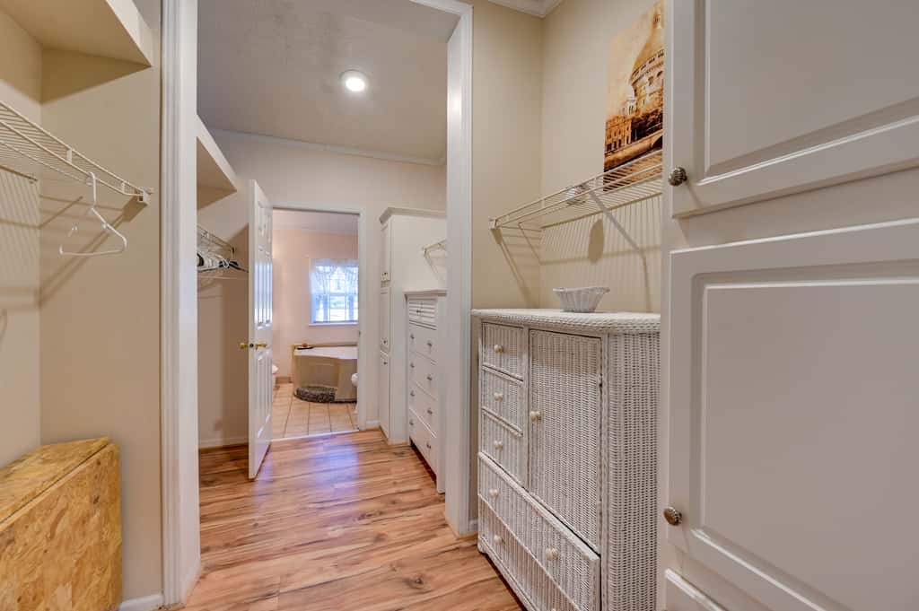 9 Mi to ECU: Pet-Friendly Greenville Home w/ Deck