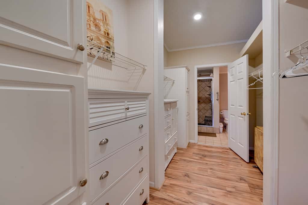 9 Mi to ECU: Pet-Friendly Greenville Home w/ Deck