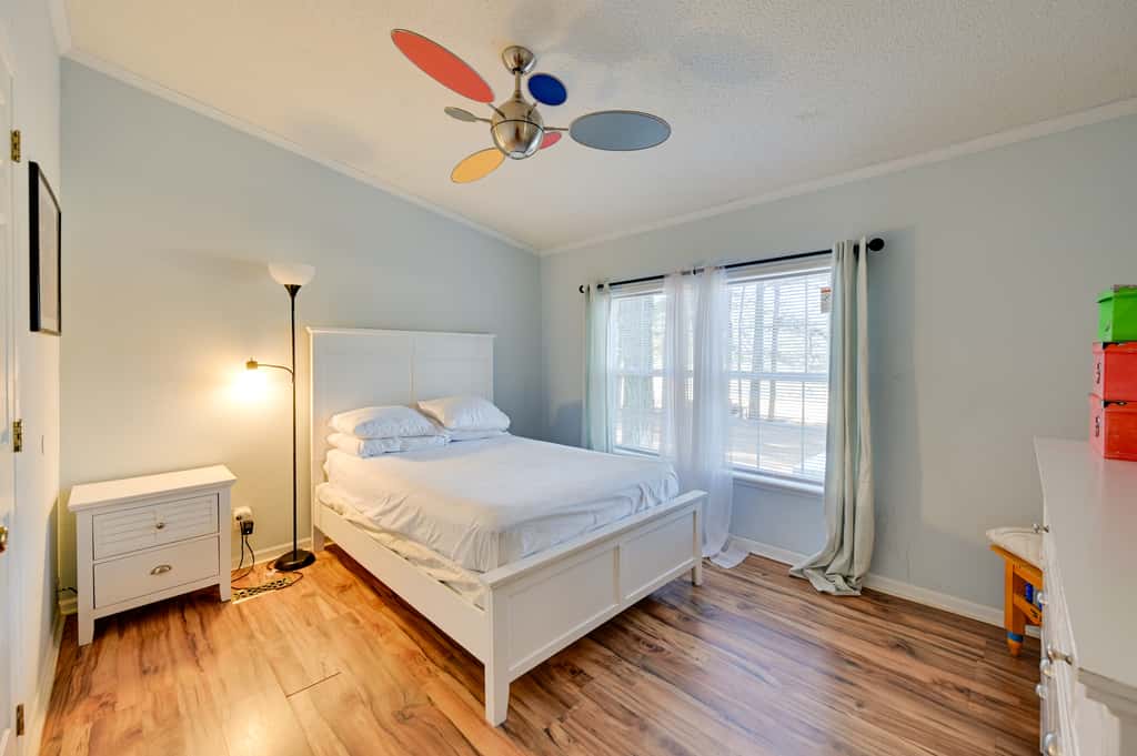 9 Mi to ECU: Pet-Friendly Greenville Home w/ Deck