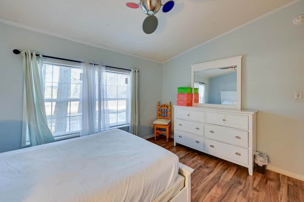 9 Mi to ECU: Pet-Friendly Greenville Home w/ Deck
