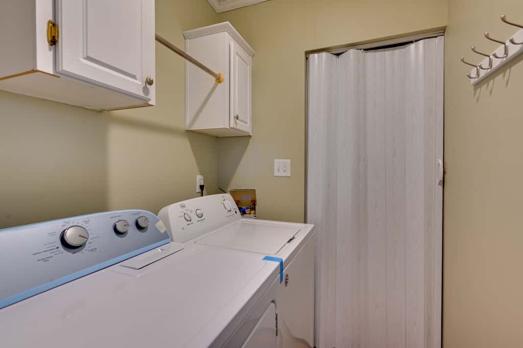 9 Mi to ECU: Pet-Friendly Greenville Home w/ Deck